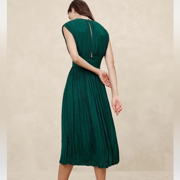 New -CRYSTAL PLEATED MAXI DRESS - Picture 2 of 7